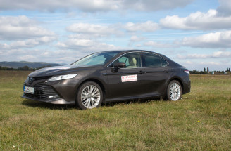 Ženský pohľad na: Toyota Camry Hybrid – návrat legendy po 15 rokoch